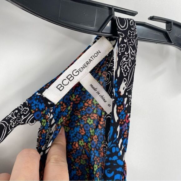 BcbGeneraration Women’s High Neck Paisley Print Sleeveless Shark Bite Hem Dress - Picture 2 of 4